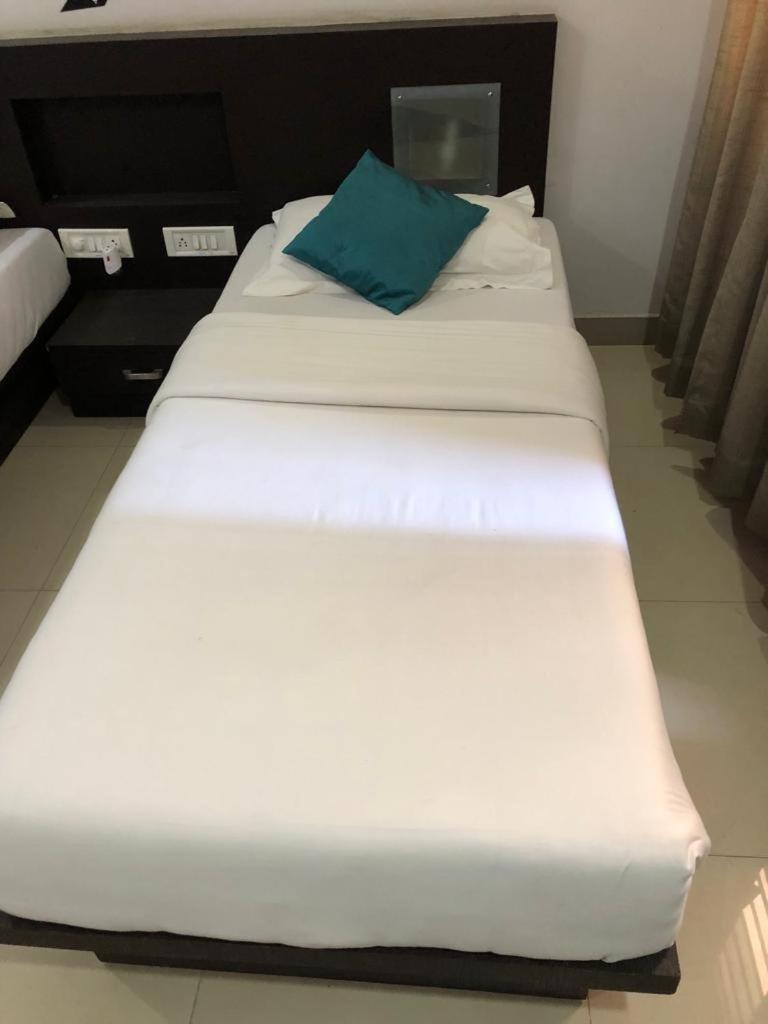 Aston Service Apartment Бангалор Экстерьер фото